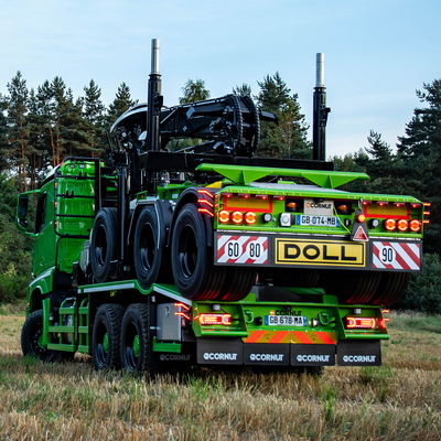 DOLL France Transport de bois et de machines forestières Train de bois long sans chargement en forêt